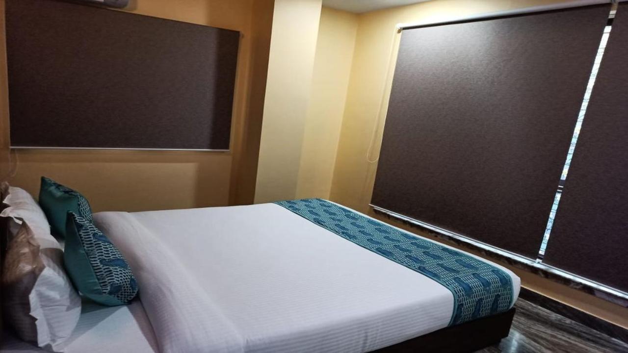Hotel Aloka Residency Колката Екстериор снимка