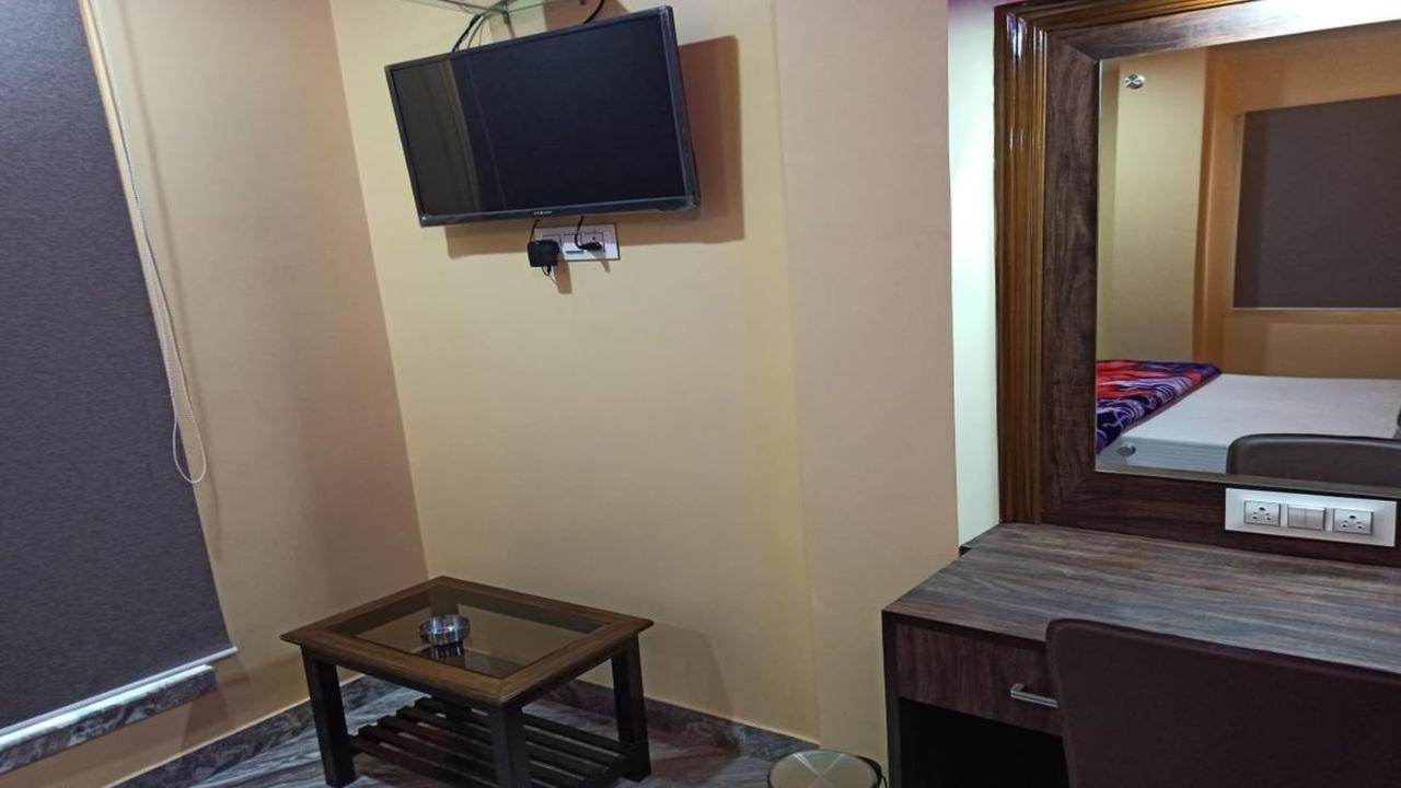 Hotel Aloka Residency Колката Екстериор снимка