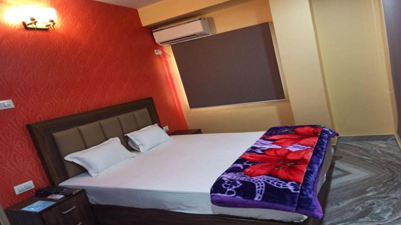 Hotel Aloka Residency Колката Екстериор снимка