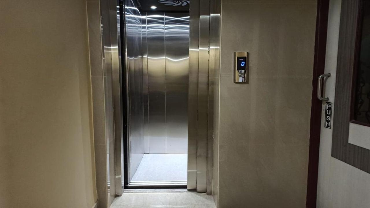 Hotel Aloka Residency Колката Екстериор снимка