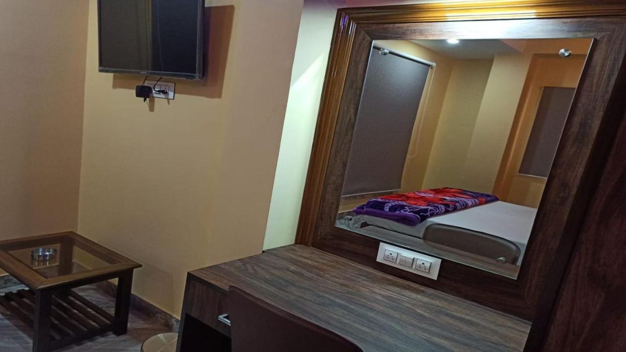 Hotel Aloka Residency Колката Екстериор снимка