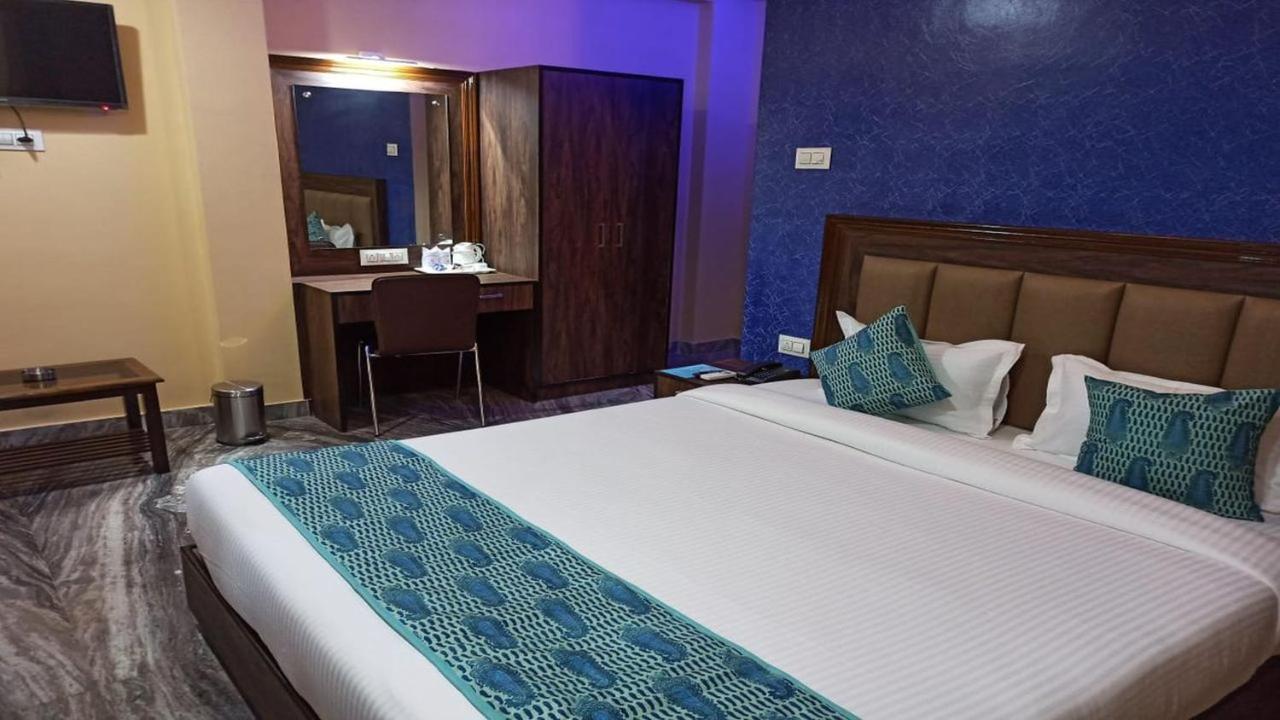 Hotel Aloka Residency Колката Екстериор снимка
